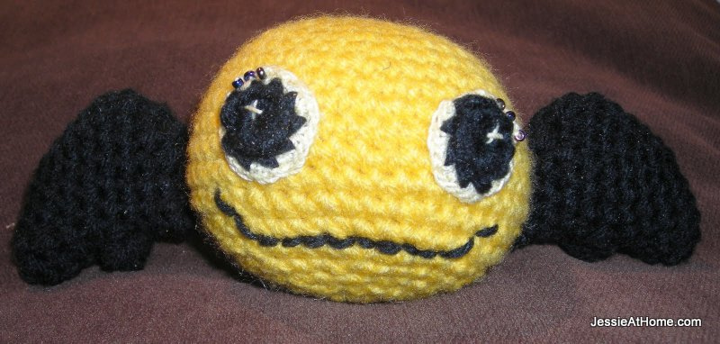 Yellow-crochet-bat