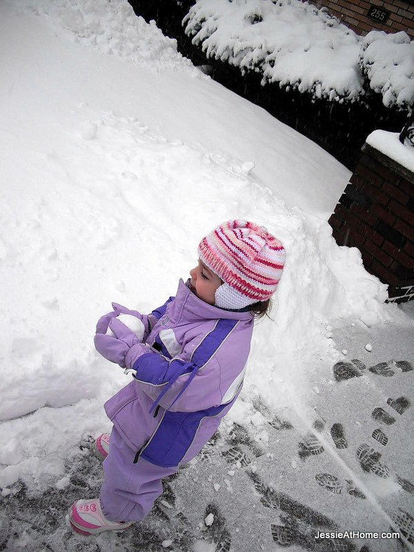 Vada-making-snowball-winter-2010