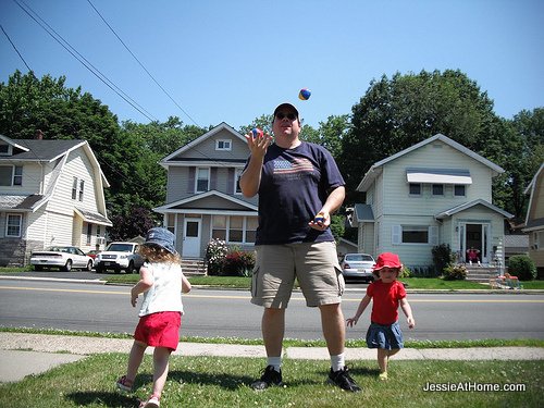 Daddy-juggling-before-Memorial-Day-Parade-2010
