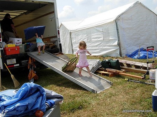 unpacking-the-truck-Pennsic-2010