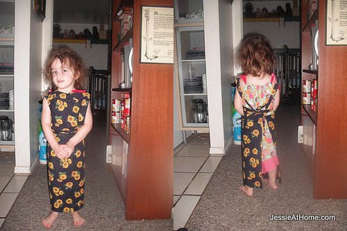 Vada-in-Mommy's-apron