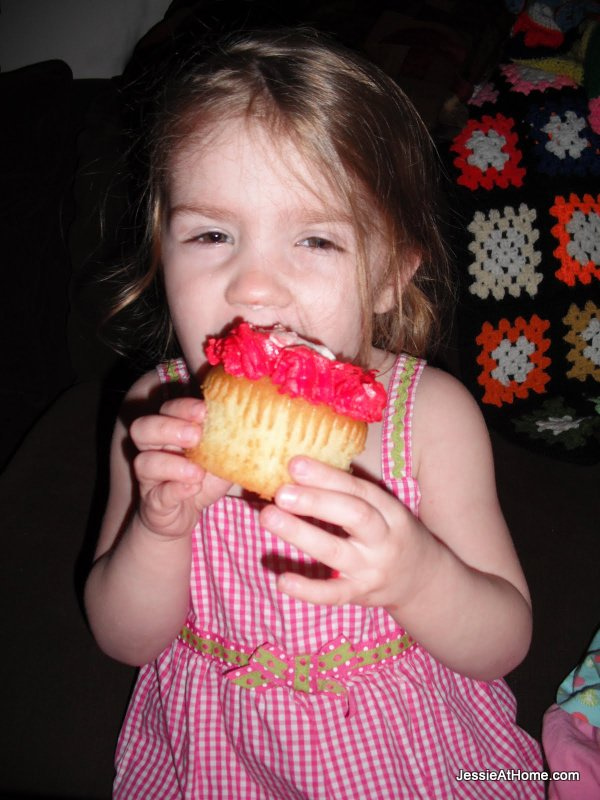 Kyla's-Cupcake-Mother's-Day-2011