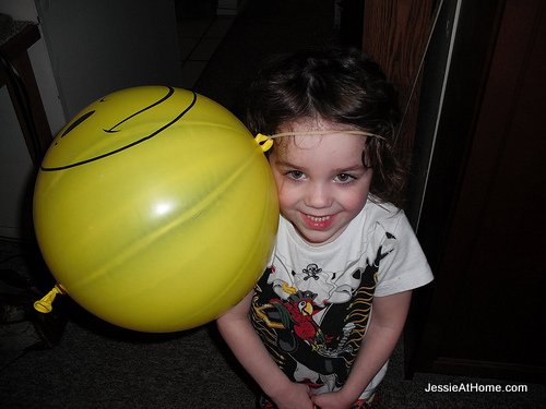 Vada's-happy-ballon-hat