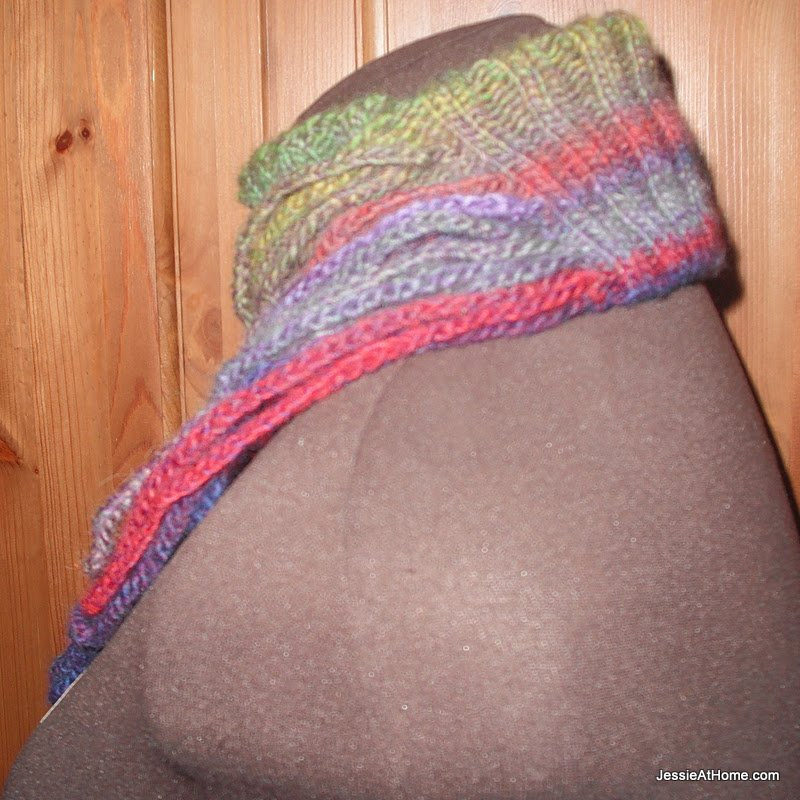 Ellen-knit-turtle-neck-lace-pattern-side