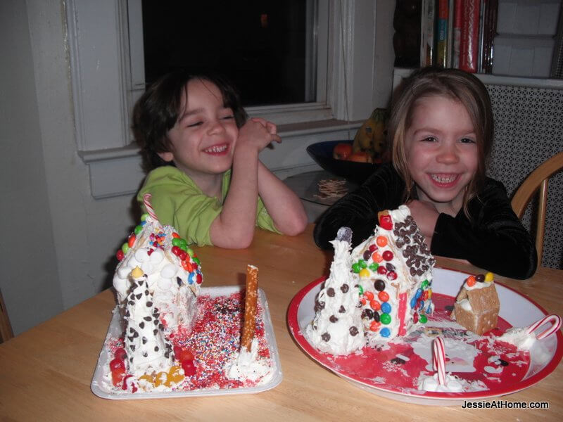gingerbread-houses-Christmas-2012