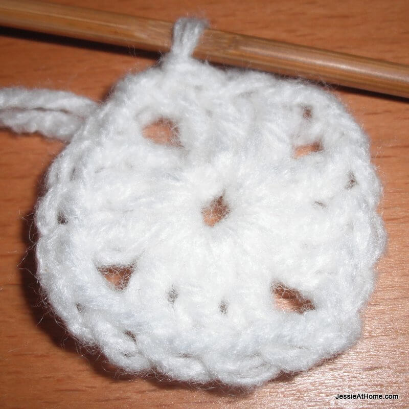 Heart-Free-Crochet-Pattern-Round-1