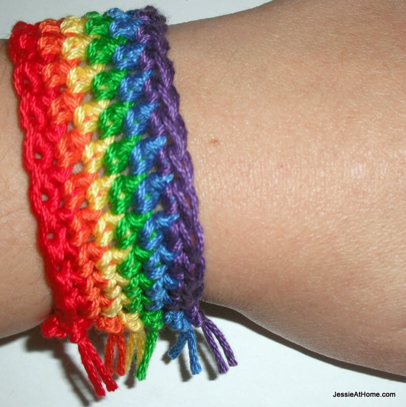 Rainbow-bracelet-free-crochet-pattern by Jessie-At-Home