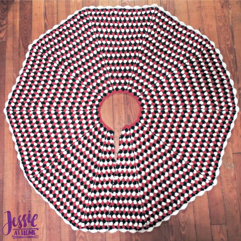 Granny Stripe Tree Skirt free crochet pattern by Jessie At Home - 3