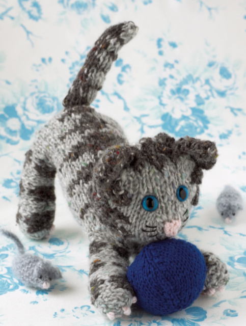 Knitted Cats and Dogs Tabby Grey