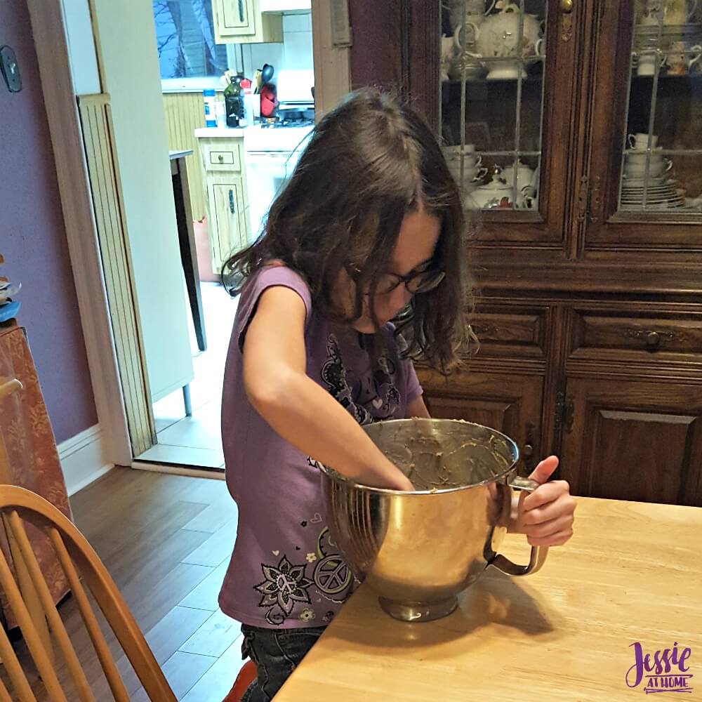 Christmas Cookie 2017 - cleaning the bowl