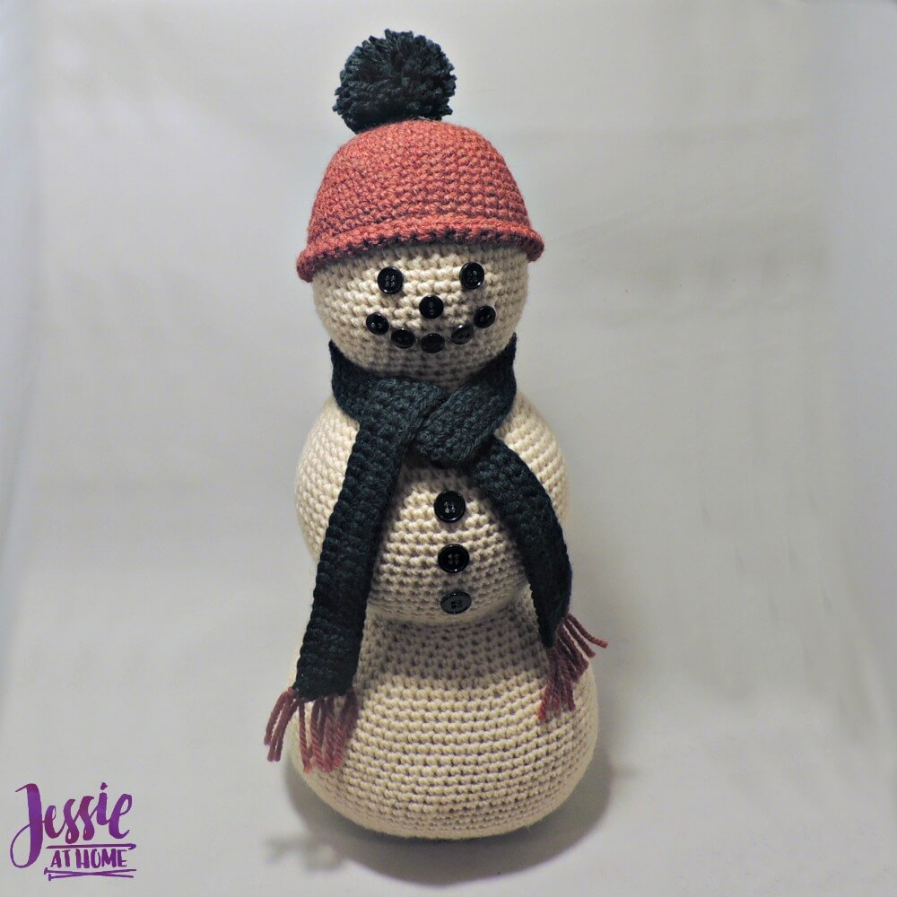 Snowman Centerpiece - free crochet pattern by Jessie At Home - 1