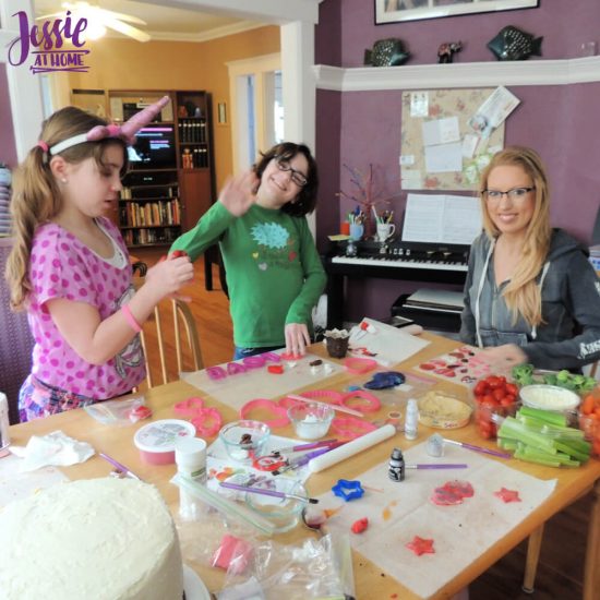 Fondant 101 for Anyone by Jessie At Home - Fun with fondant