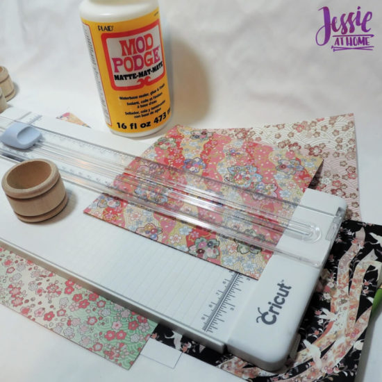 DIY Napkin Rings and Napkin Tutorial by Jessie At Home - cut paper