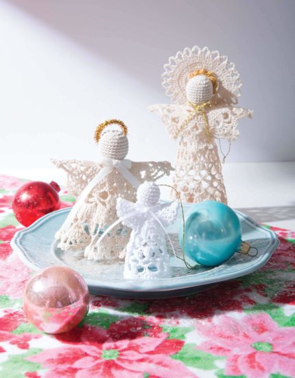 Retro Christmas Ornaments - crochet pattern book review from Jessie At Home - Standing Angels